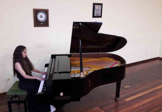 Recital de piano de Michelle pena tras dez anos de estudos no Conservatorio de Riveira